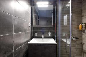 Koupelna v ubytování Oreon Suites - 'Xenia' + 27 fotografií