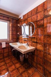 a bathroom with a sink and a mirror at Appartment Waldheim in Sesto