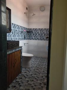a bathroom with a toilet and a sink and a tub at Villa Agastya in Betalbatim