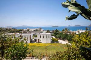 Fotografie z fotogalerie ubytování Cozy House With Balcony and Backyard Surrounded by Nature in Bodrum v destinaci Karabağ