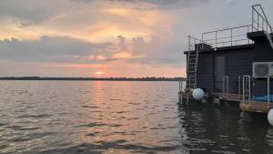 Fotografie z fotogalerie ubytování Houseboat Apart M - Wodna Osada v destinaci Wylazłów