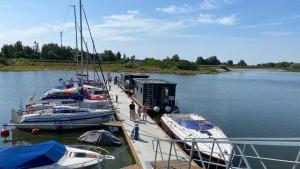 Fotografie z fotogalerie ubytování Houseboat Apart M - Wodna Osada v destinaci Wylazłów