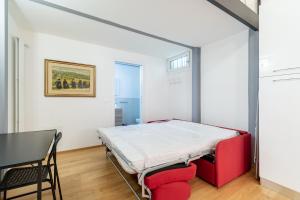 A bed or beds in a room at GiNa Guest House