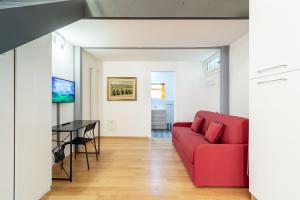 A television and/or entertainment centre at GiNa Guest House