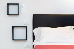 A bed or beds in a room at GiNa Guest House