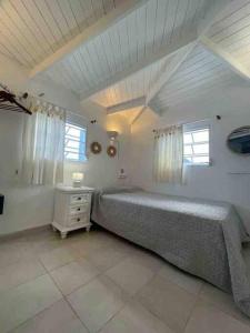 Postel nebo postele na pokoji v ubytování Petit coin de paradis à 5 min Baie Orientale, Idolem résidence unité 7bis - 57 Rue du Mont Vernon 1