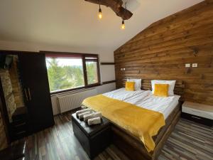 A bed or beds in a room at Belvedere Hills