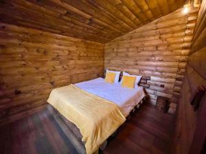 A bed or beds in a room at Belvedere Hills