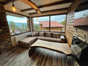 A seating area at Belvedere Hills