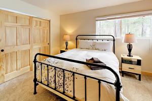 a bedroom with a bed and a window at Miztec Manor in South Lake Tahoe