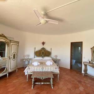 a bedroom with a bed and a ceiling fan at Casa do Milho in Carvoeiro +37 photos