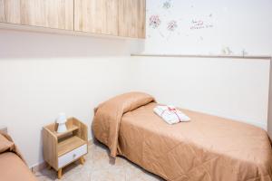 A bed or beds in a room at Ibisco