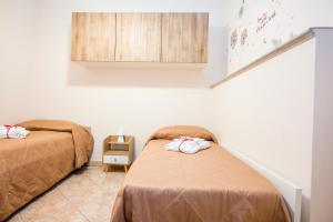 A bed or beds in a room at Ibisco