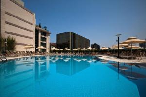 Bazén v ubytování Radisson Blu Hotel, Istanbul Sisli nebo v jeho okolí + 131 fotografií