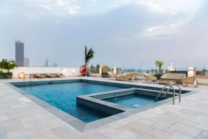 Majoituspaikassa Radisson Blu Hotel, Jeddah Corniche tai sen lähellä sijaitseva uima-allas