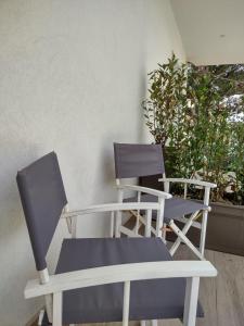two chairs sitting next to each other on a porch at Room45 in Marzamemi