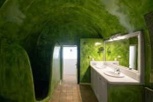 Bagno di Asha Luxury Suites