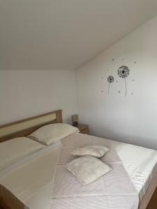 Posteľ alebo postele v izbe v ubytovaní Apartmani Mario Biograd na Moru