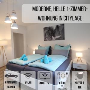 巴特烏拉赫的住宿－Moderne, helle 1 Zimmer-Wohnung in Citylage，一间卧室,配有两张床
