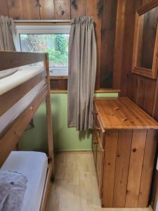 Een stapelbed of stapelbedden in een kamer bij Indigo Lodge - Aberdovey 