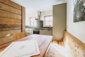 Kuchnia lub aneks kuchenny w obiekcie Appartement Adamhof Spielberg Leogang
