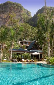 Peldbaseins naktsmītnē Centara Grand Beach Resort & Villas Krabi vai tās tuvumā