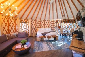 Posezení v ubytování Escalante Yurts - Luxury Lodging