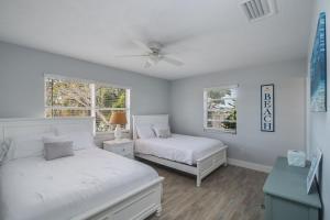 Mermaid Manor; Waterfront with Direct Ocean Access and Private Heated Pool客房内的一张或多张床位