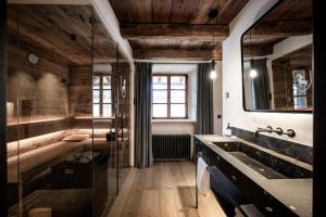 Kuchyň nebo kuchyňský kout v ubytování Hotel Ansitz Steinbock