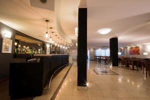 a bar in a restaurant with tables and chairs at Gran Hotel Buenos Aires in Buenos Aires