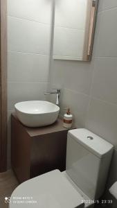Bilik mandi di Sunshine Apartments