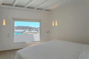 Gallery image of The Absolute beachfront luxury villa in Platis Yialos Mykonos