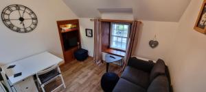 Khu vực ghế ngồi tại Kirkwall town centre apartment