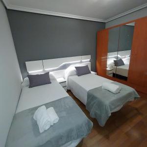 Posteľ alebo postele v izbe v ubytovaní RUA ZAPATERIA 10 PLASENCIA