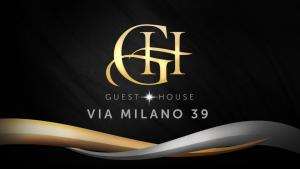 um sinal de ouro para uma casa de hóspedes com uma fita em Guest House Via Milano em Catanzaro