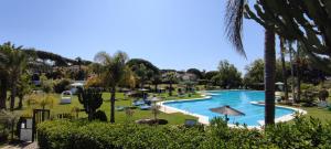 Fotografia z galérie ubytovania Precioso Ático en Playa con Piscina v destinácii Estepona