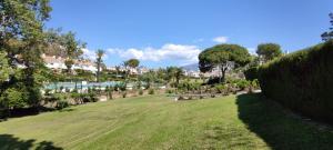 Fotografia z galérie ubytovania Precioso Ático en Playa con Piscina v destinácii Estepona