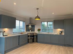 Cucina o angolo cottura di The Lake House Dungloe