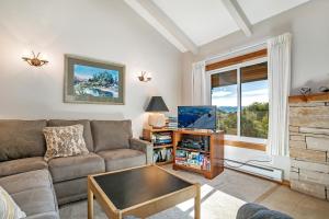 Χώρος καθιστικού στο Seasons Four by Snowmass Vacations