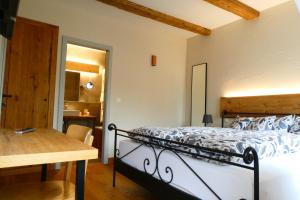 Postel nebo postele na pokoji v ubytování Hôtel St-Georges Romont