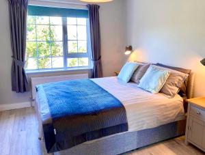 Letto o letti in una camera di The Lake House Dungloe