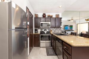 Dapur atau dapur kecil di Ground Floor Sonoran Sea 112-W