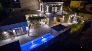 an overhead view of a swimming pool at night at Casa di Grimpili in Kolymvari