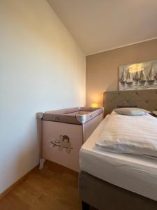 Łóżko lub łóżka w pokoju w obiekcie Apartman Yacht
