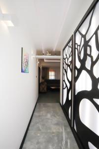 a hallway with a black and white wall and a window at Glavatarski Han in Glavatartsi