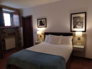Postel nebo postele na pokoji v ubytování Casa de Sequiade + 37 fotografií