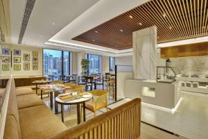 Restoran atau tempat makan lain di Park Inn by Radisson Surat