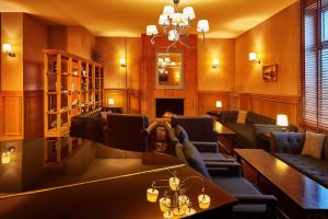 Posezení v ubytování Metropolitan Hotel Sofia, a member of Radisson Individuals