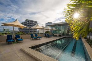 Bazén v ubytování Grand Papua Hotel, a member of Radisson Individuals nebo v jeho okolí