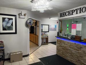 a restaurant with a reception counter in a room at AmeriVu Inn in Park Falls
